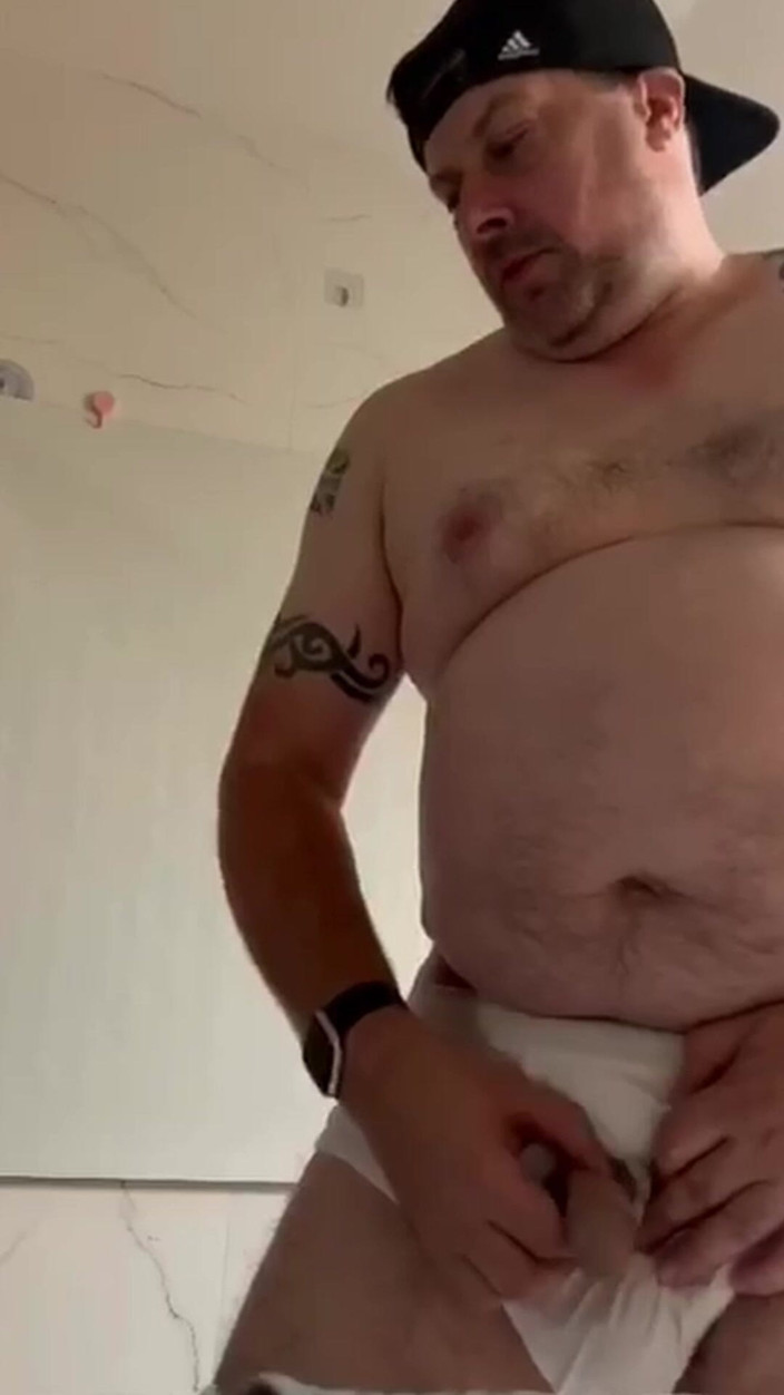 uktattooedchub74: 在紧致惠特的我手淫并高潮