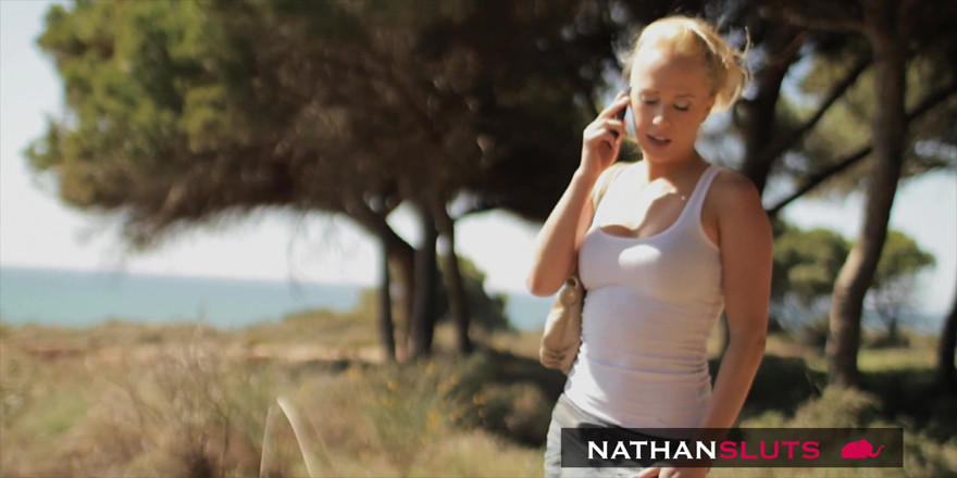Nathansluts: Drsné anální vrtání pro hubenou Aliz
