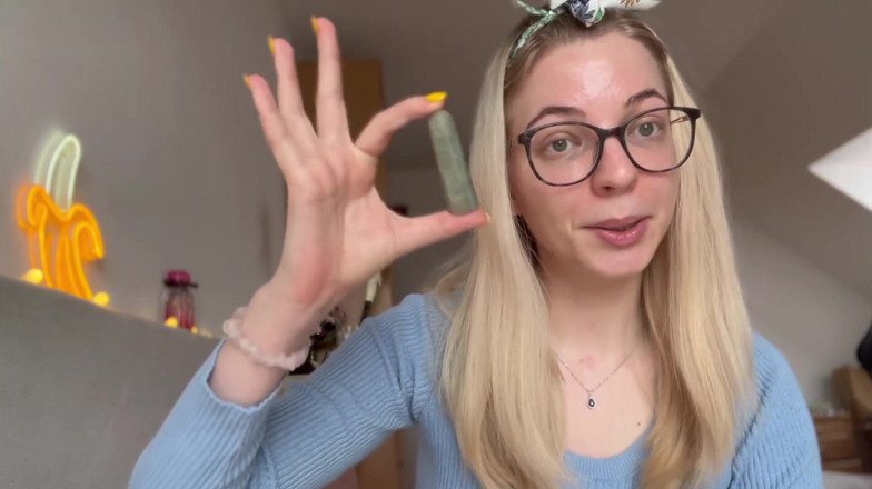 Goddess_Bella_Rae: How to Tell Her About Your Micro Size!