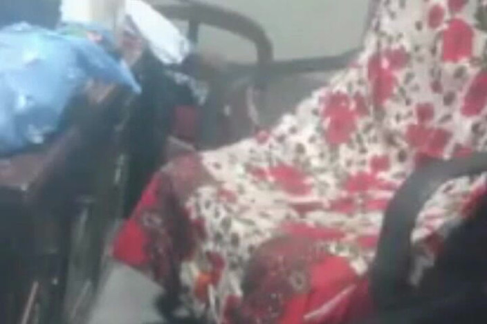 Tarelgc: Sexy pákistánská dívka pracuje doma a hrála si s ptákem, část 2