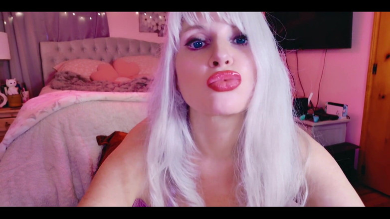 PaintedRose: Зріла блондинка мастурбує