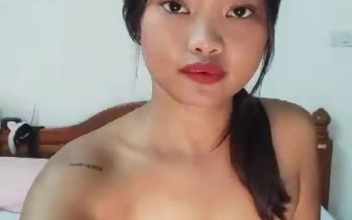 Abby Thai: Engraso mi culo y me pongo cachondo