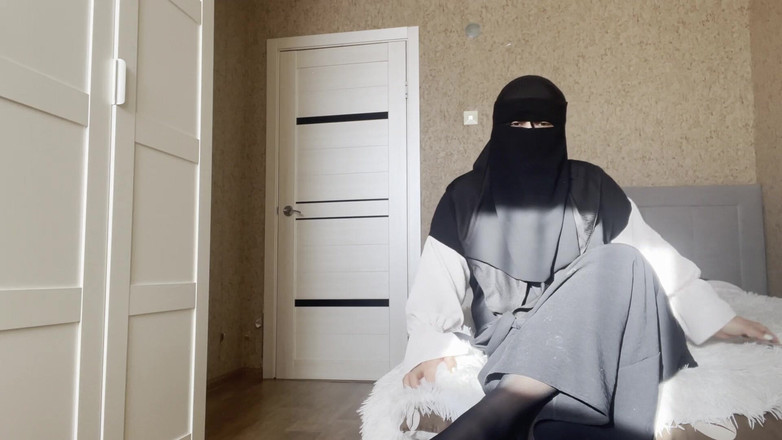 Lux Eva: Арабська мачуха з великою дупою в колготках