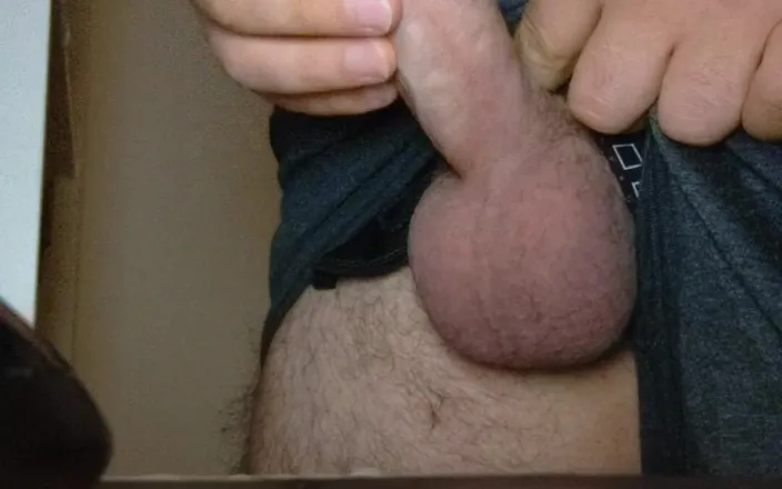Amreis: Night Is the Time to Jerk off and Cum.
