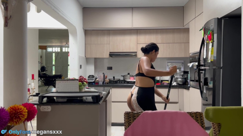 MeGanSxx: My Employee Is Very Sexy I Want Her