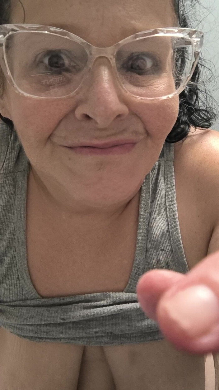 HerculesnVENUS: वह बहुत कामुक है अपनी चूत का अंकुर तेजी से रगड़ रही है