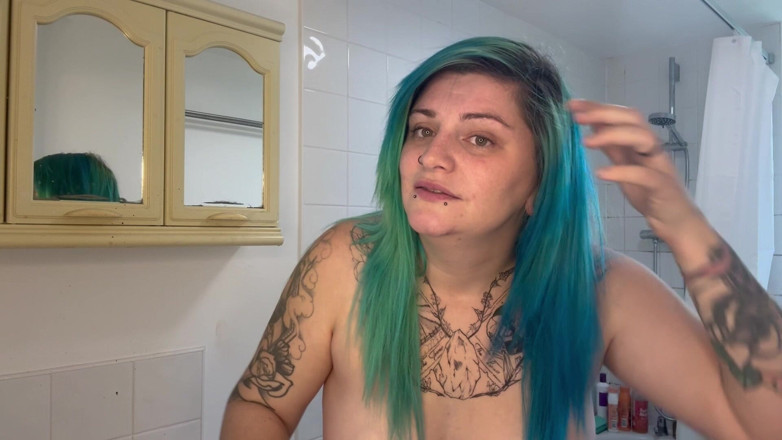 EeveeXo: Topless Haircut