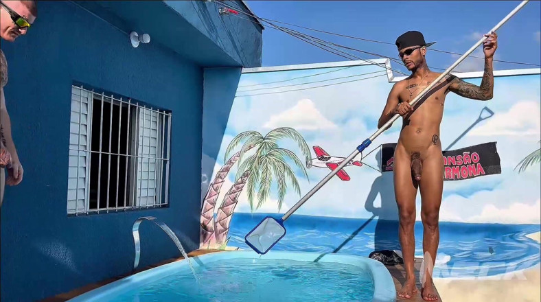 Meck ToyBoy: Hari yang indah di kolam renang dan kekacauan dengan rakan..