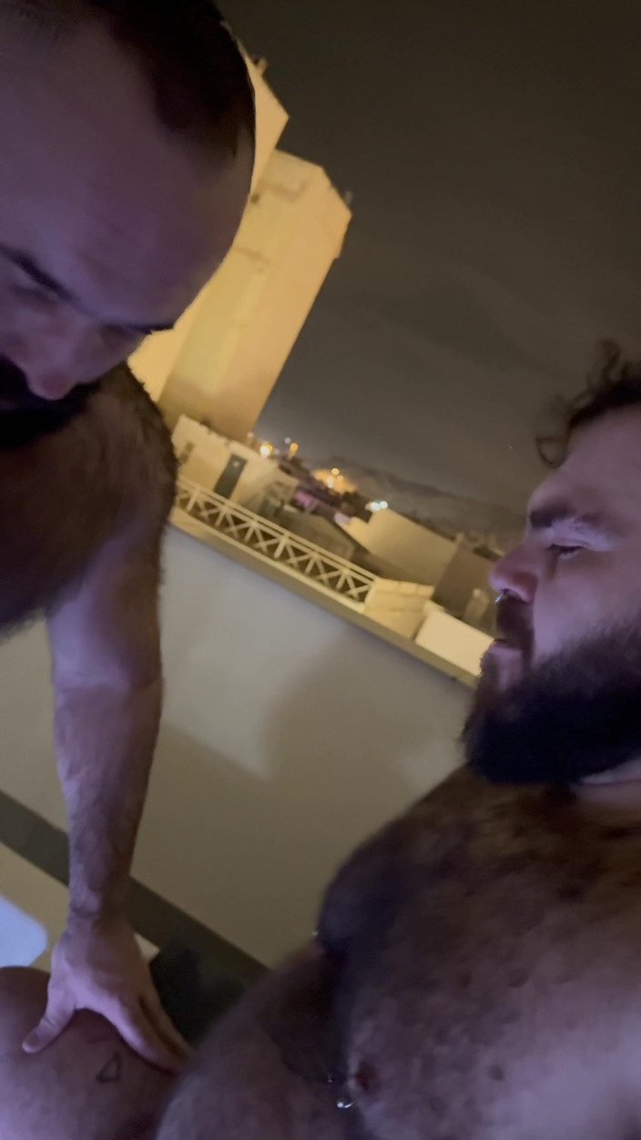 ScruffyStocky: Futrzany niedźwiedź dominuje: Seks oralny w jacuzzi, rimming i wzajemne...