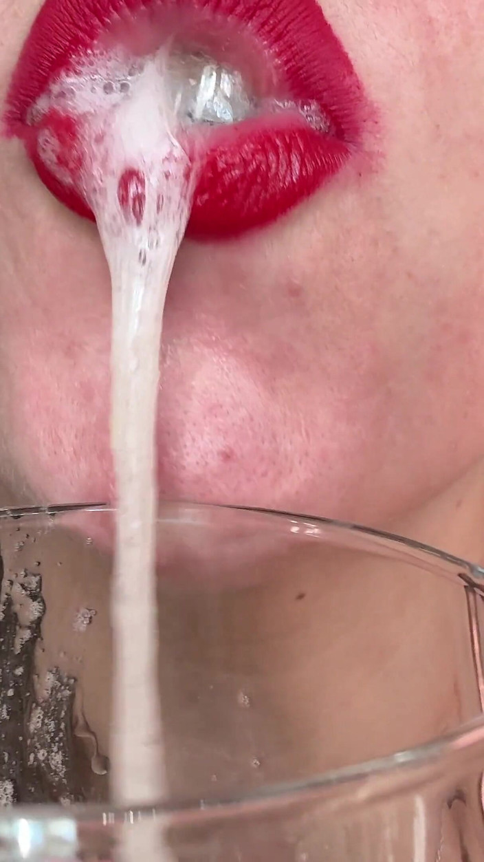 Hottie goddess: Uvula escupir en primer plano