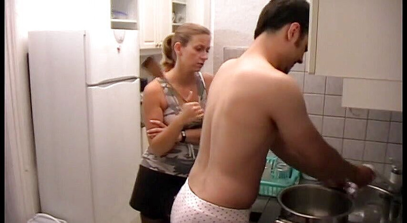 Femdom Austria: Ich will, dass meine küche glänzt, sklave!