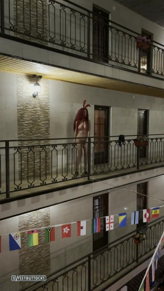 SweetButtocks: Balla nuda in hotel