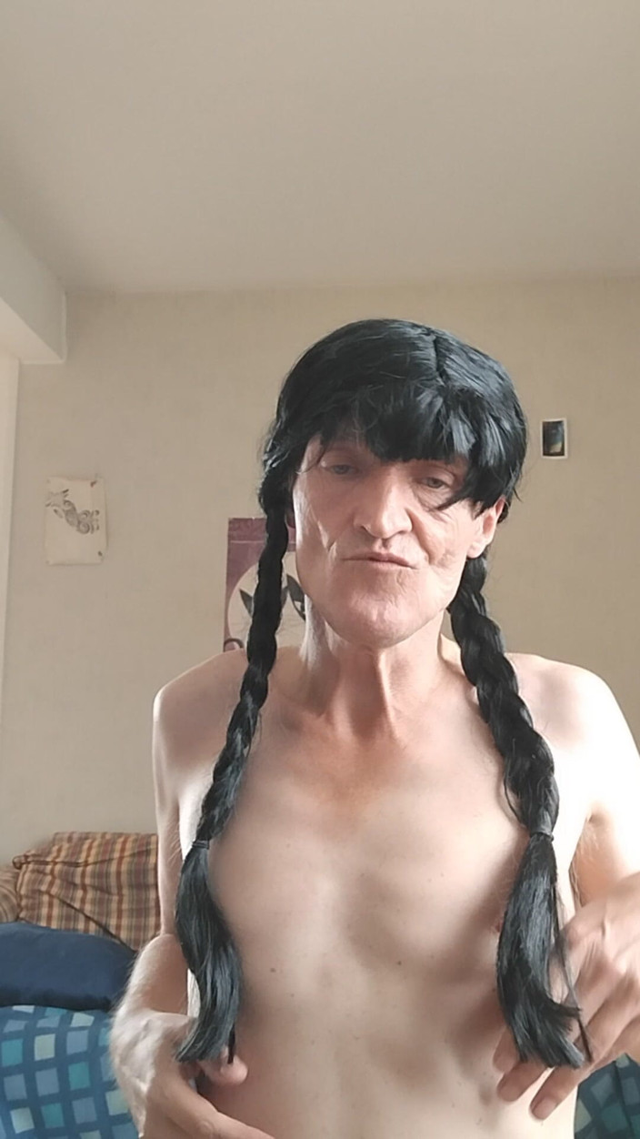 Loleauve: ¡mira a Esta Pequeña Morena Traviesa Desnuda Con Sujetador!...