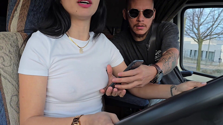 Labestiaylabella: Aku menjemput pelanggan uber tanpa bra!