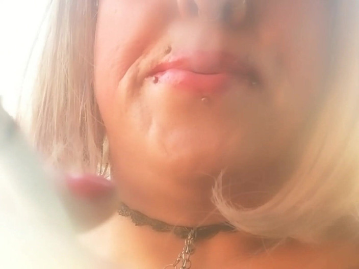 Stefanie Laveire: Stefanie TS Merokok Rokok