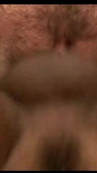 Pelirroja peludo coño ama la polla muscular en el coño en el culo