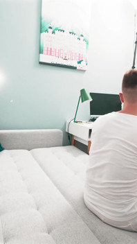 S6e1 Bts Pt1: Cherry Candle uwodzi Mr.cat w Share Bed - Kisscat Films Oszukiwanie!