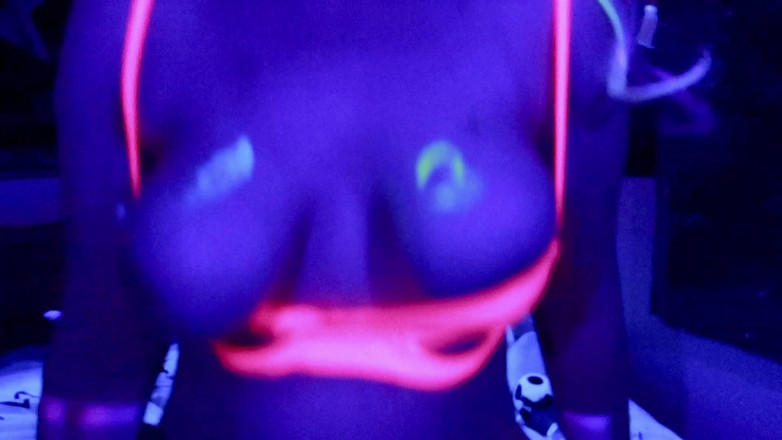 VickyVixen: 흑인 대물 자지에게 따먹히는 흑인 대물 자지