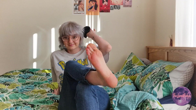 TheLunaBabyy: Il vecchio ama i miei piedi