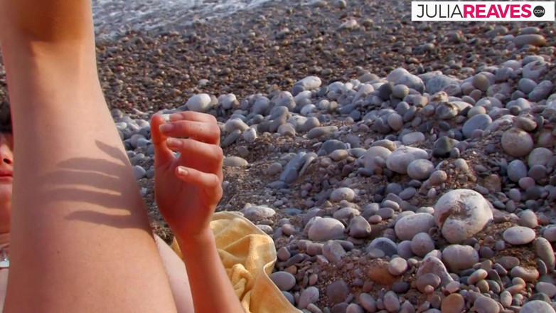 Julia Reaves: Mamă sexy suge o pulă uriașă, apoi este futută în cur...