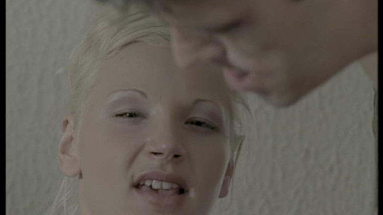 pornitaliangraffiti: この欲情したブロンドが彼のチンコを破壊する