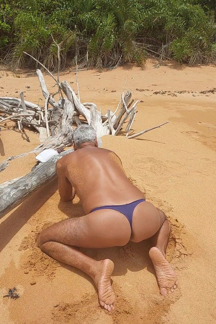 Ladysilvas: Ladysilva plajda bikinili çok seksi ateşli götü