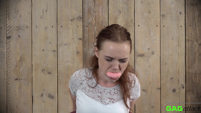 Gag Attack: Roxy - tegaderm mit klebeband geknebelt