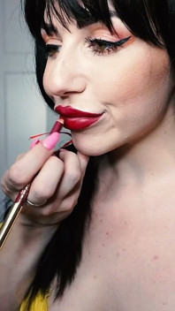 Belles Big Red Lips