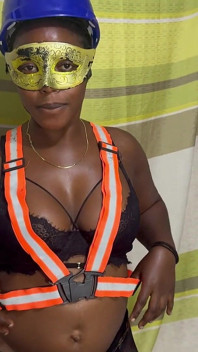 Hermosa Trabajadora De La Construcción Visita a Su Jefe En Una Tarde Calhonda Para Obtener Un Buen Polvo