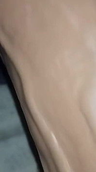 Allargando il mio culo con un enorme dildo