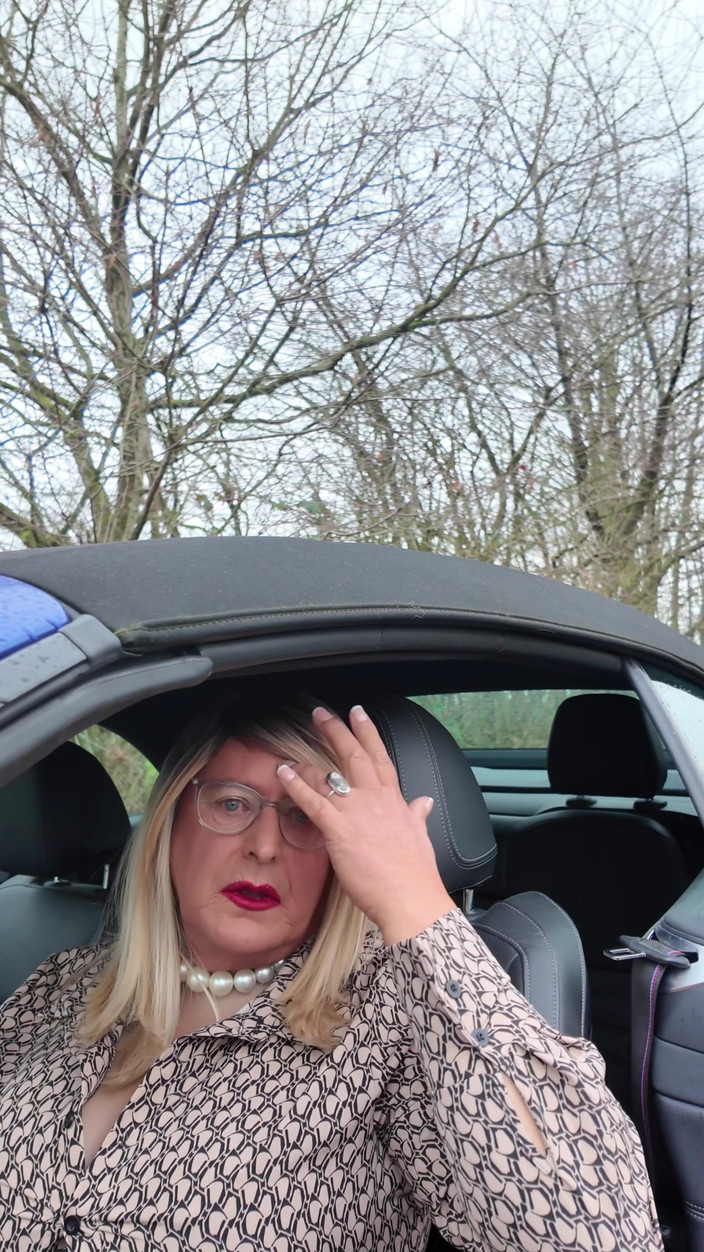 Kelly CD 2022: Sexy transvestiert kellycd2022 Nachmittagsfahrt in gebräunten strumpfhosen und Absätzen