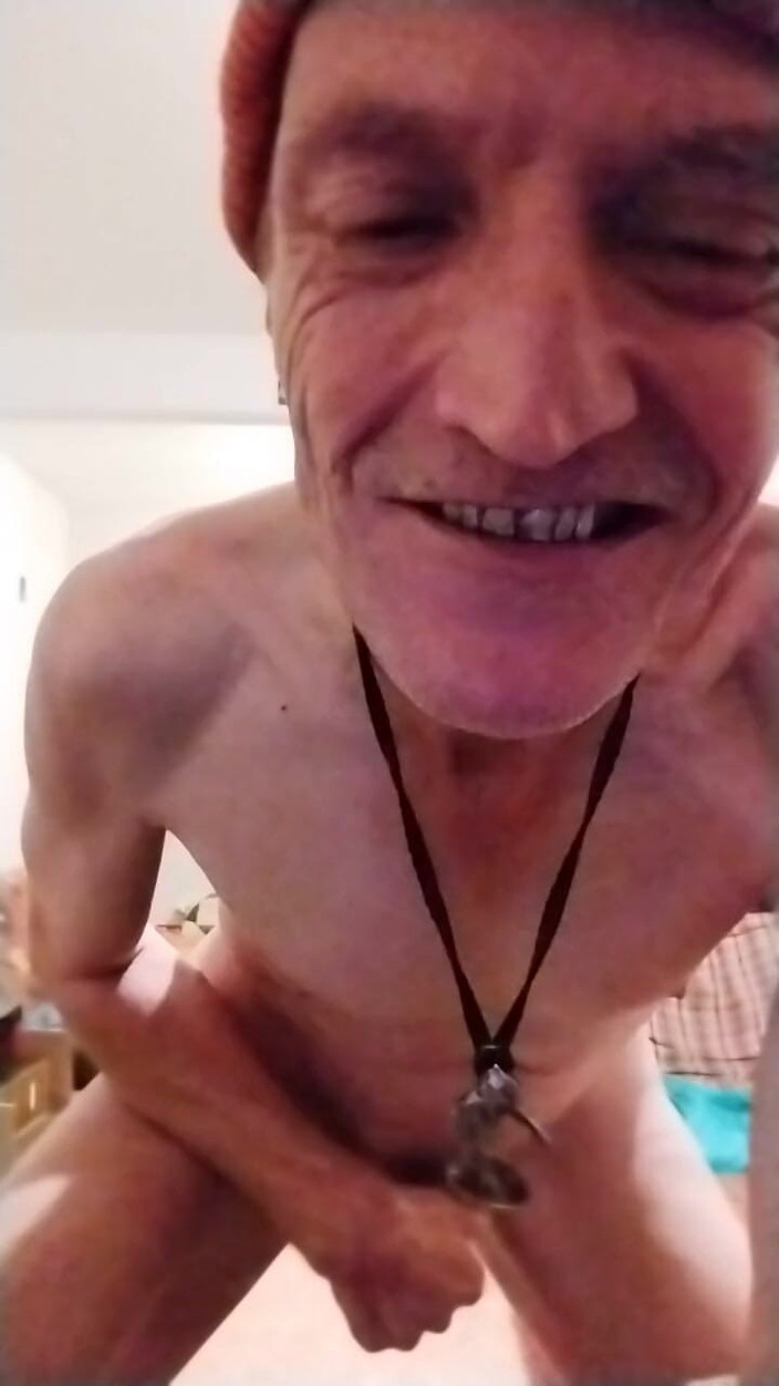 Loleauve: Nudo Con Un Berretto Arancione!
