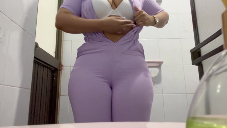 Katrina4deluxe: Bath Camera Girl Nurse Butt