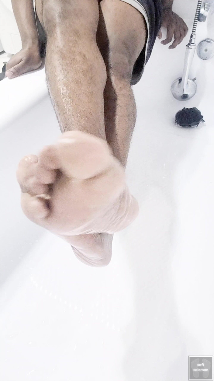 Soft Soleman: Seife, meine sohlen mit einem Dusch-Scrubber (2025)