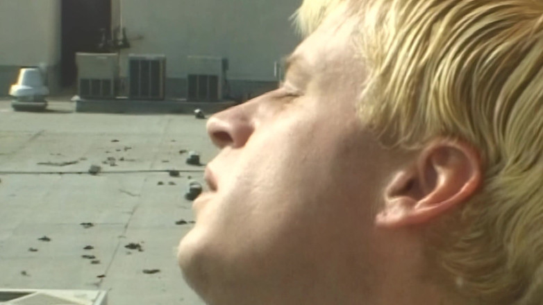 Gaylicious: Profondo rimming ragazza trans culo sul balcone palpitante cazzo succhiato...