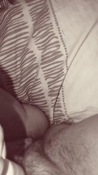 Tht_onegirl: Young, fat and hairy pussy squirting.