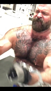 Pumped up Muscle Daddy