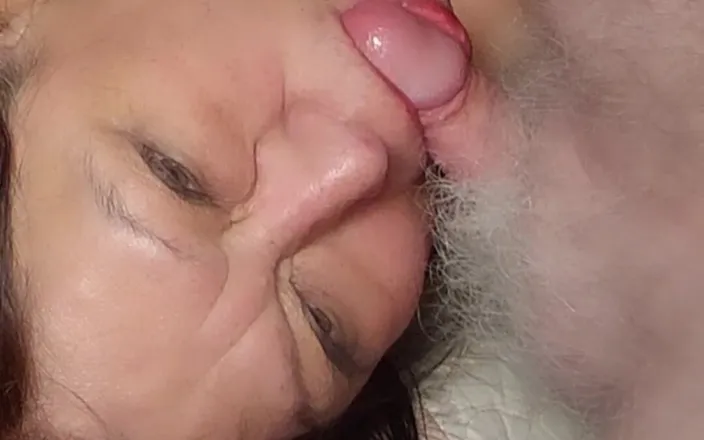Zilah Luz: Sucking Cock