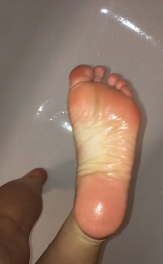 Nesty: 对于我的足交爱好者，我的脚底