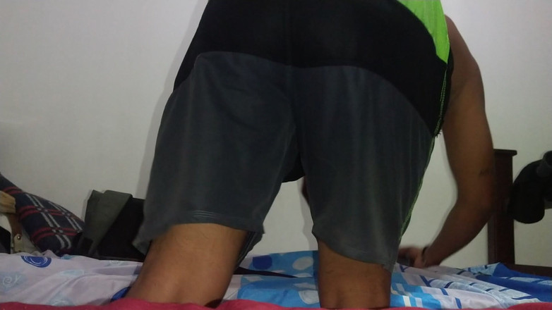 AngyAmazon: Meu corno entra na sala enquanto seu amigo me fode...