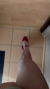 ハイヒールで歩く音