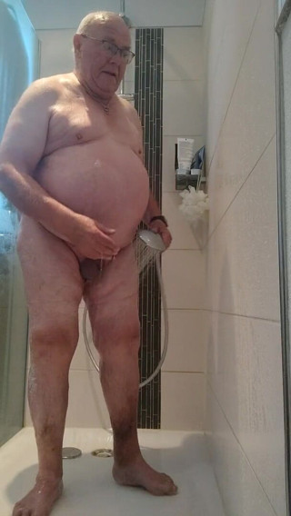 Karlchengeil: Köpük sünger ile duş