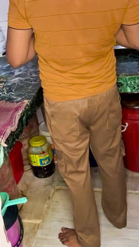 Bhabhi desi meletakkan benih delima pada zakar devar dan menghisapnya sebelum kongkek keras di dapur