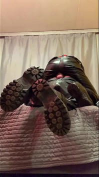 Lederen gopnik neukt lederen flikker hard. Deel 2