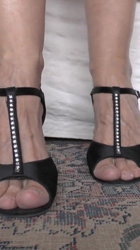 My Catwalk Show Turns You Into a Toe-kisser and a Toe-cummer, Lady Victoria Valente