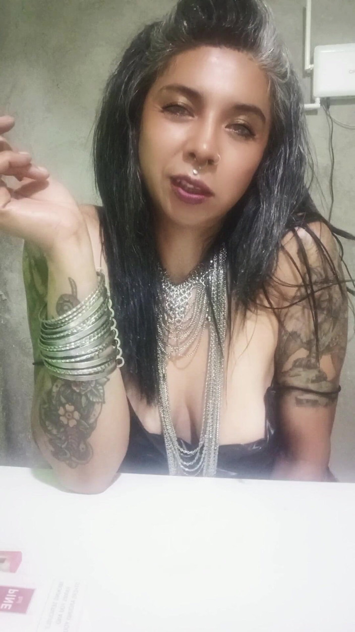 Casia Castro: Lass uns diese Zigarre zusammen genießen