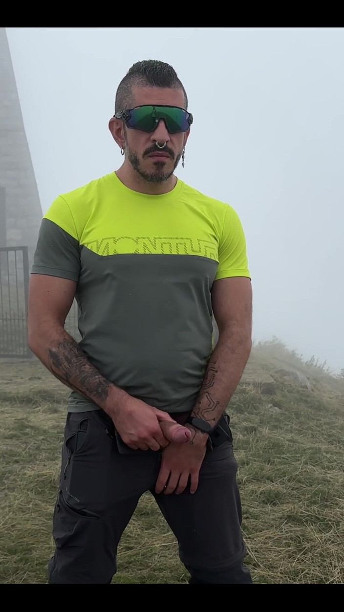 Max Xedephiro: După o lungă drumeție, am găsit locul perfect pentru a...