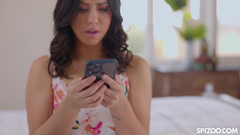 Spizoo: Esposa ciumenta Alina Lopez castiga seu marido traidor