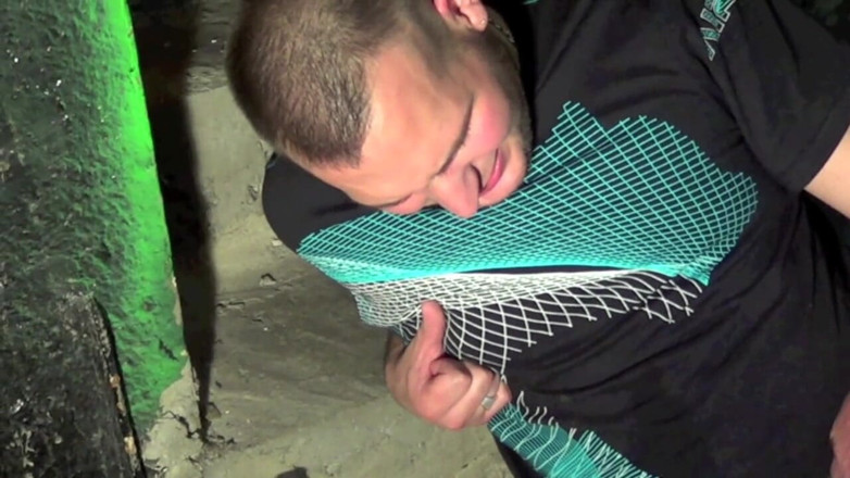 Sneaker gay: Bacrkoom'da spor ayakkabılı dominaiton