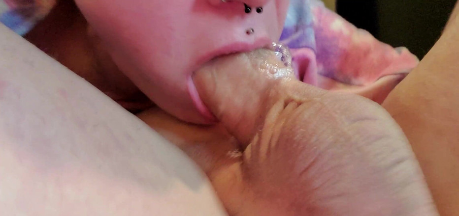 Lilith Rhodes: Lilithththroat mengongkek 69 rakaman dekat